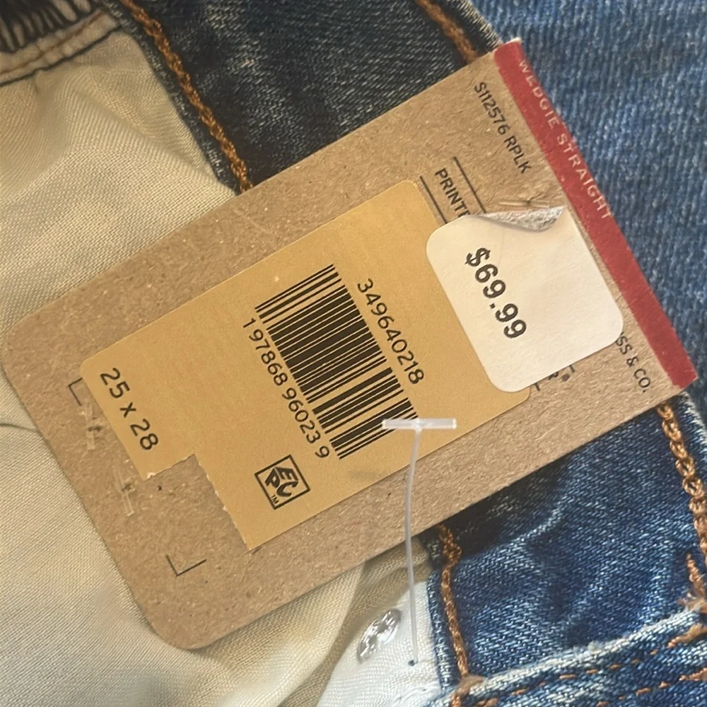 Levi's Wedgie Straight Denim Jeans - Picture 11 of 11